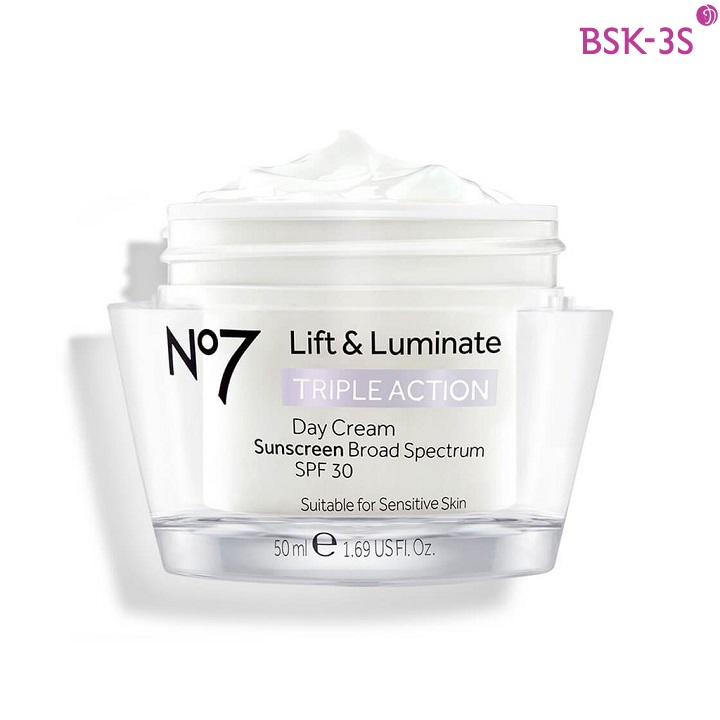 No 7 lift and luminate triple action day cream. Chống lão hoa da tuổi 40